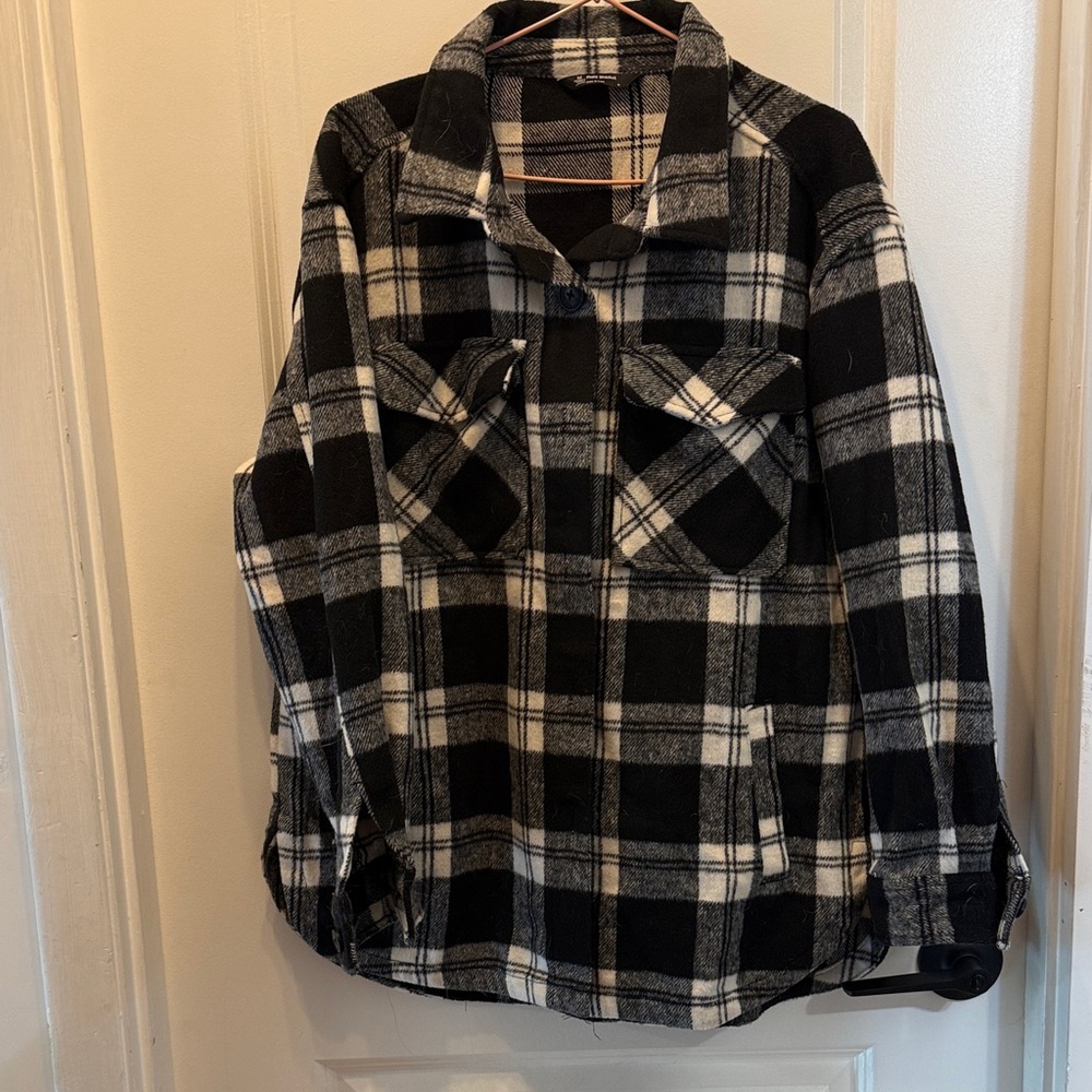 Black & White Plaid Women's Shacket Jacket